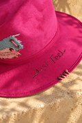 "Just feel" hat