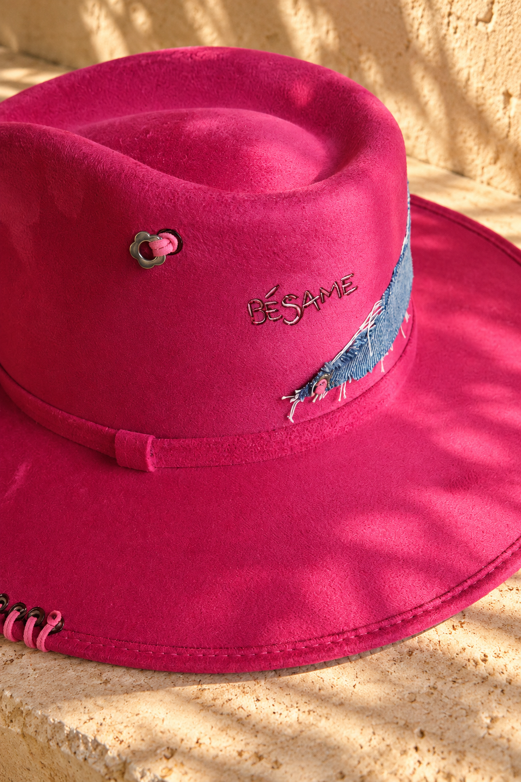 "Just feel" hat